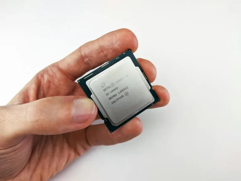 Apple and Intel Forge Preliminary Chip Manufacturing Deal, Reshaping Semiconductor Landscape