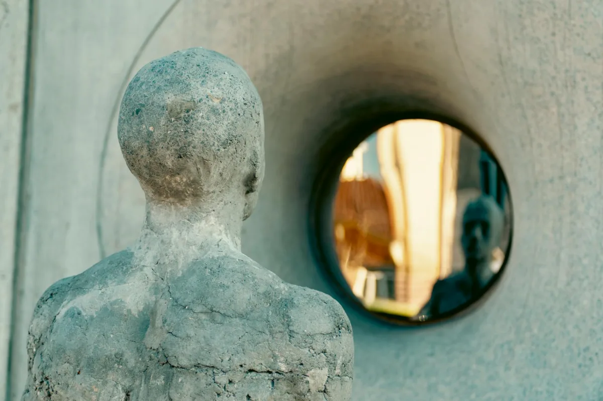 Banksy’s New Faceless Sculpture Stuns London: Why the Artist Chose This Historic Site