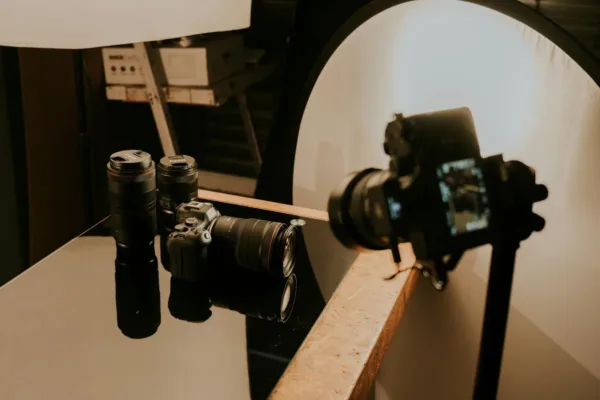 Canon Shifts Focus to Video-Centric Innovation with EOS R6 V and RF 20-50mm Launch