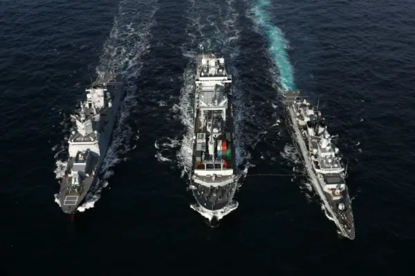 Escalation in Hormuz: US-Iran Naval Incidents Threaten Fragile De-escalation