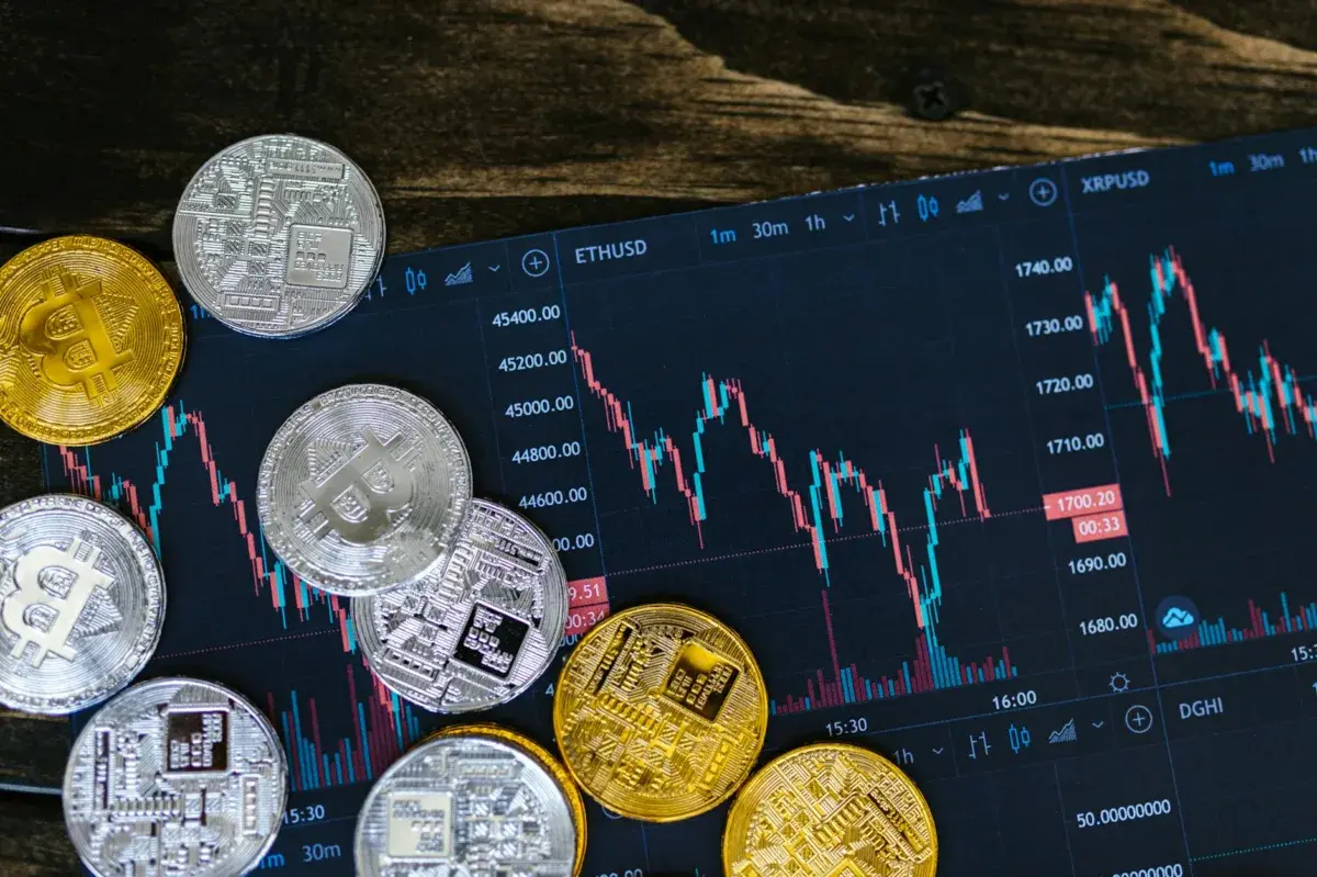 Gold Dips Amid Geopolitical Shifts, Silver Edges Up: What's Driving Precious Metals on May 11