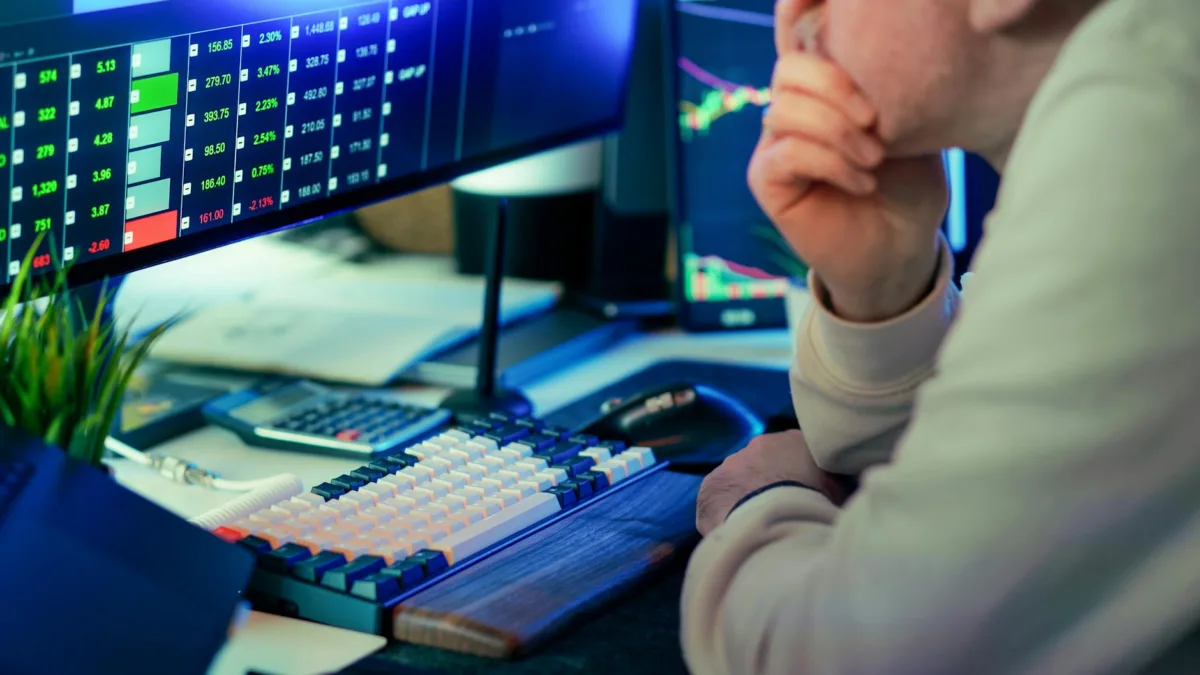 Indian Stock Markets Witness Significant Downturn Amid Geopolitical Tensions and Earnings Reports