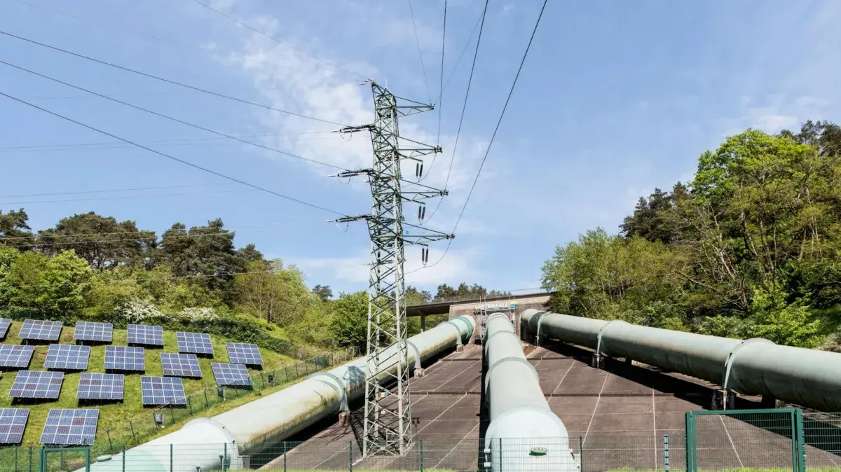 India's Renewable Energy Surge Stalls Against Grid Bottlenecks
