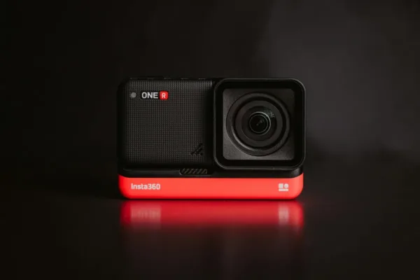 Insta360 Expands Vlogging Market Presence with Luna Ultra Launch