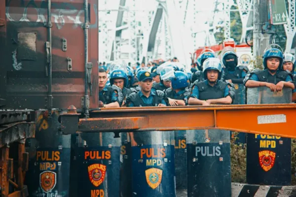 International Arrest Warrant Issued for Senator Ronald Dela Rosa Over Drug War Allegations