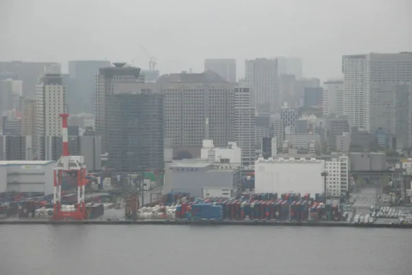 Japan's Exports Accelerate But Middle East Risks Cloud Outlook