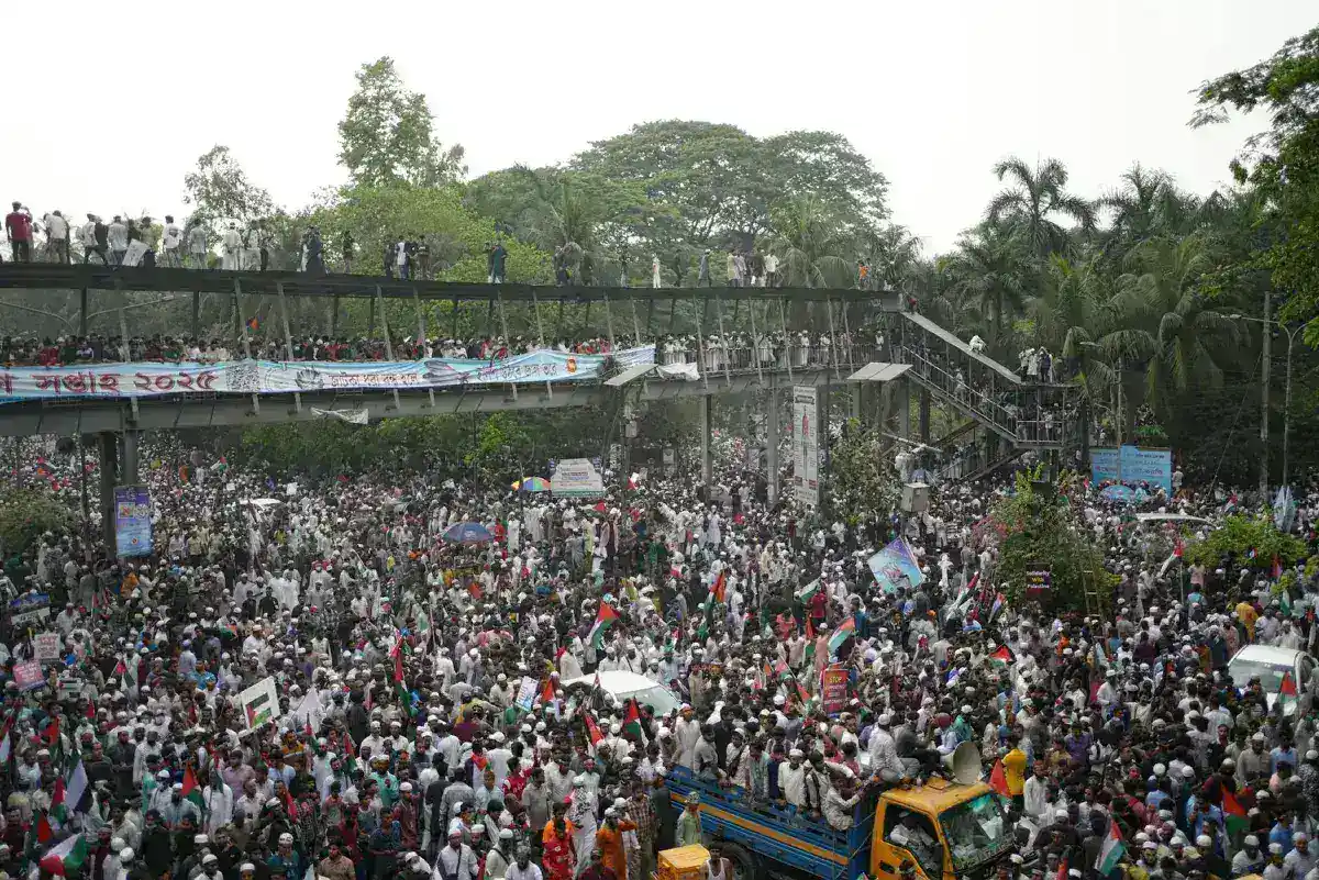 Mamata Banerjee's Refusal to Resign Sparks Political Turmoil in Bengal