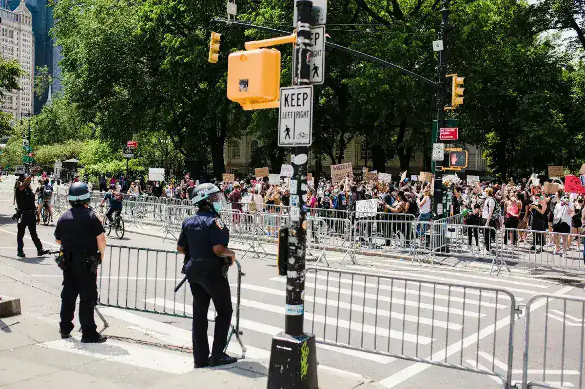 New York State Moves to Restrict ICE Cooperation Amid Rising Tensions