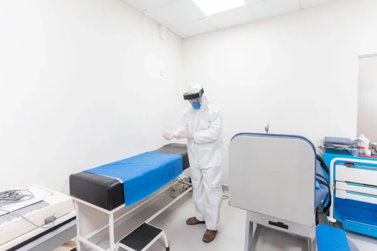 Oncologist Placed in Nebraska Biocontainment Unit Following Cruise Ship Hantavirus Exposure
