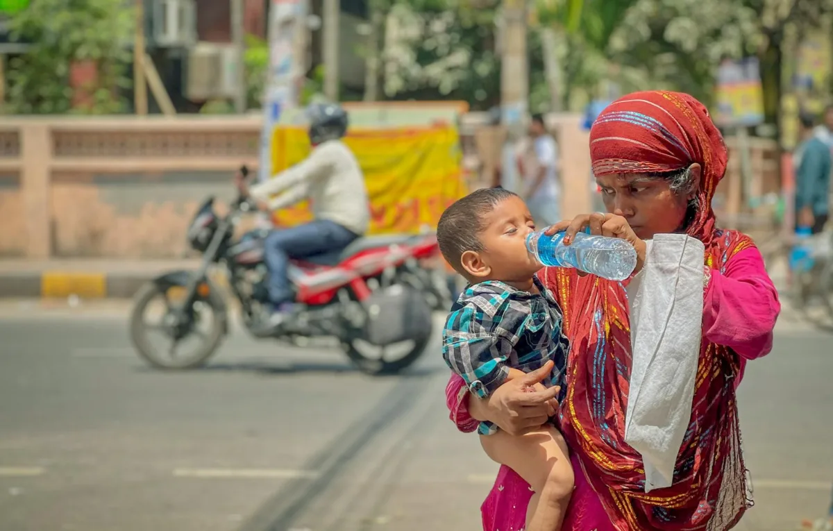 Political Backlash Follows PM Modi's Heatwave Advisory Amidst Environmental Concerns