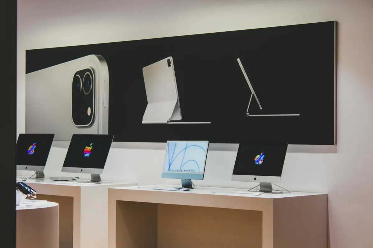 Retail Giants Spark Consumer Frenzy with Aggressive Apple Product Discounts