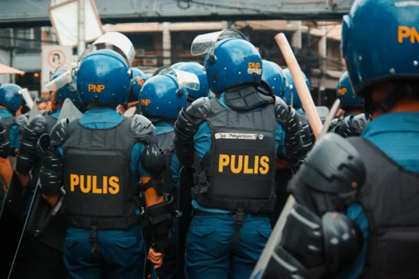 Tensions Escalate in Philippines as Standoff Over Senator's Arrest Turns Violent