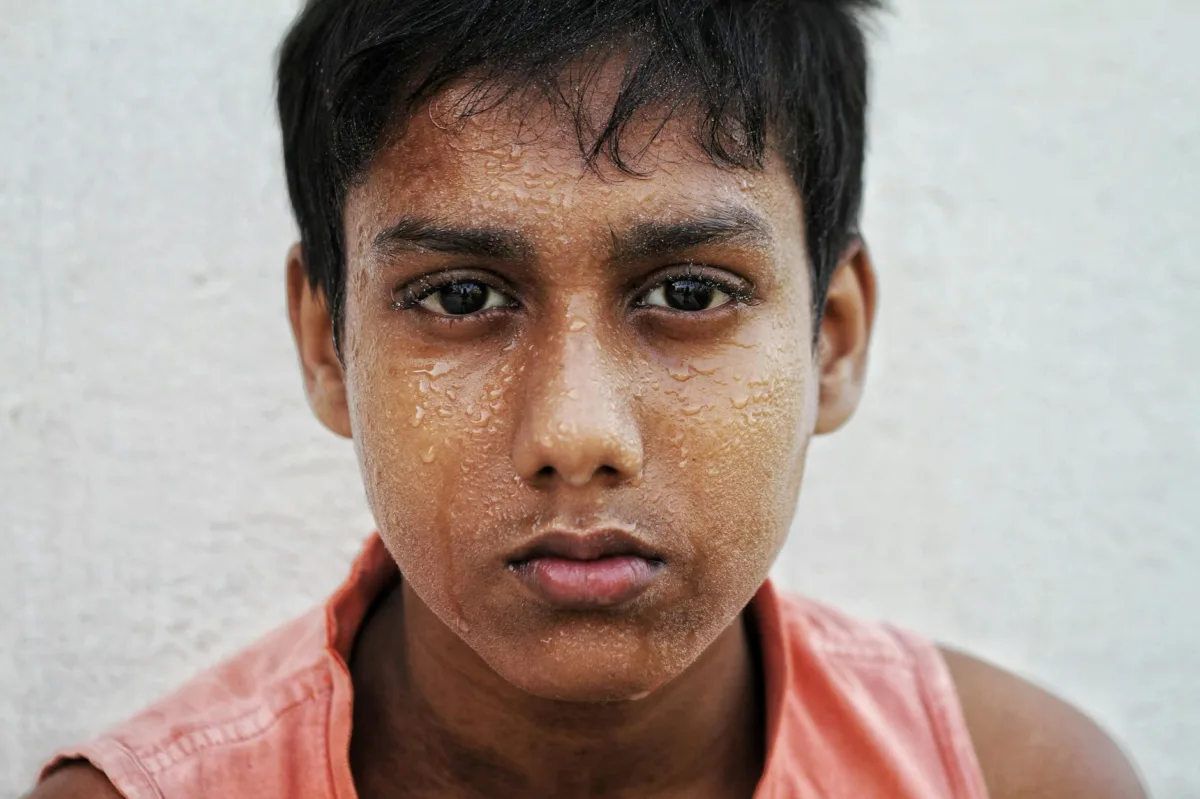 The Discrepancy Between Ambient Air Temperature and Surface Heat in India's Record-Breaking Summer