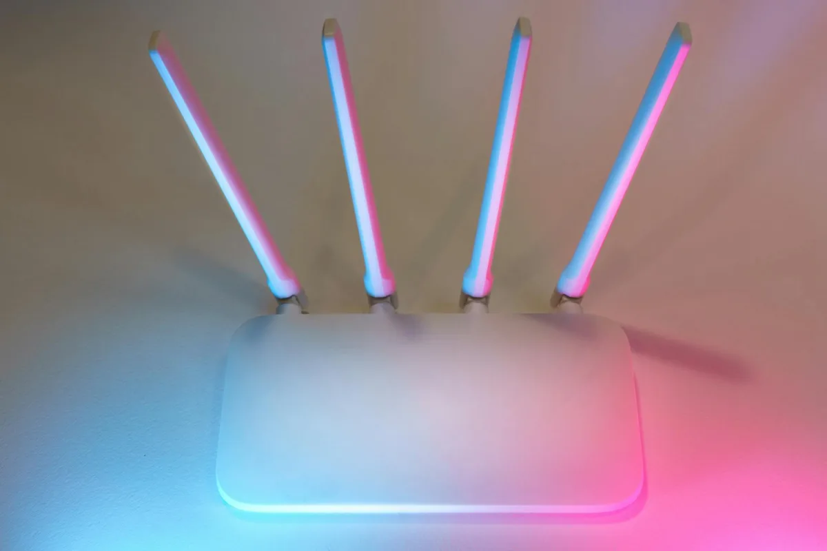 The Physics of WiFi Signal Optimization: Evaluating the Aluminum Foil Trend