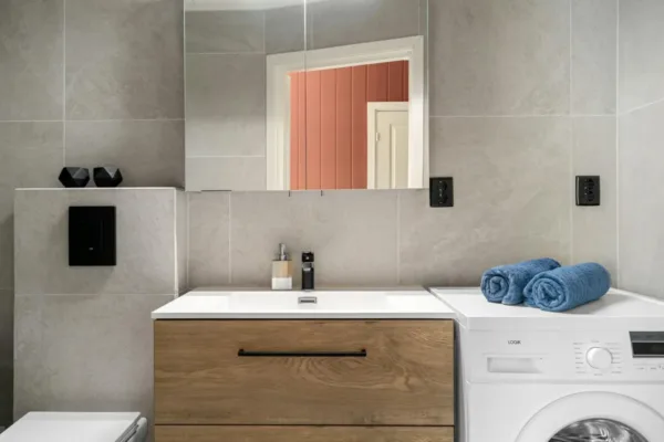The Rise of Smart Beauty: How Tech-Integrated Mirrors are Redefining Personal Grooming