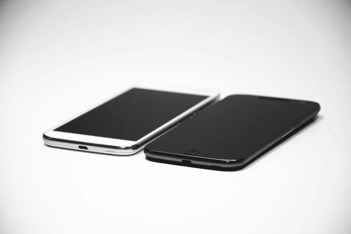 The Smartphone Camera Arms Race: Vivo X300 Ultra Challenges the Galaxy S26 Ultra