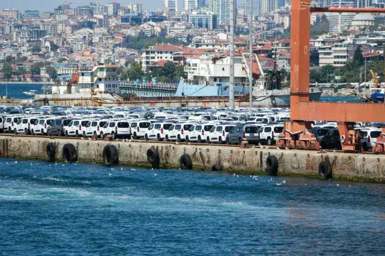 Trump Announces 25% Tariffs on EU Vehicles Amid Trade Dispute