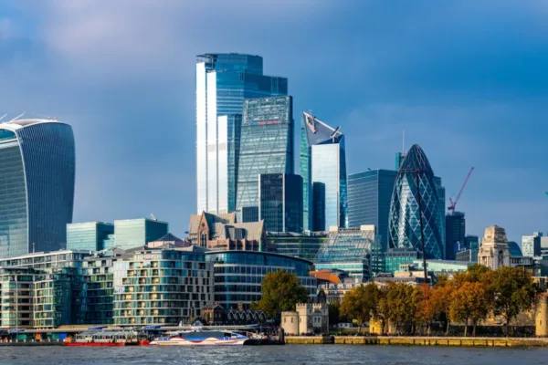 U.K. Economy Accelerates to Outpace U.S. as War Headwinds Loom