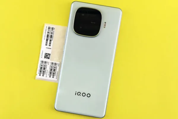 iQOO 15T Poised to Redefine Mobile Gaming with Flagship Specs and Massive Battery