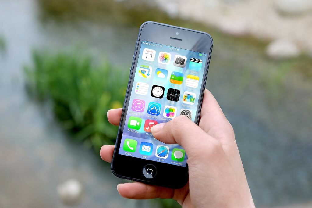 Apple Integrates AI-Powered Siri Mode into iOS 27 Camera App