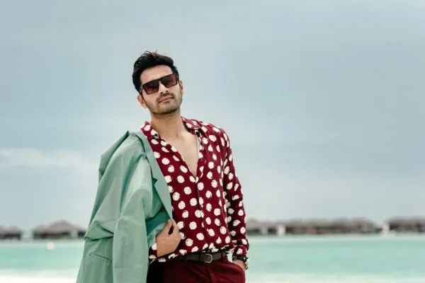 Bollywood Stars Navigate Modern Romance in Cocktail 2