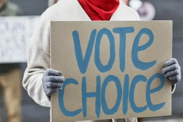 Democratic Socialists Surge in Swing State Midterm Primaries