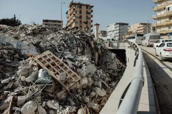 Devastating 7.8 Magnitude Earthquake Strikes Philippines, Leaving Dozens Dead