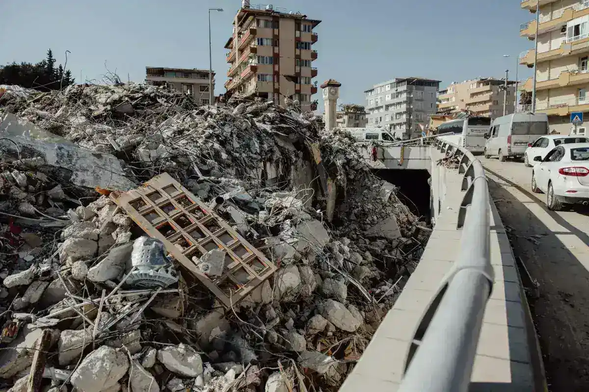 Devastating 7.8 Magnitude Earthquake Strikes Philippines, Leaving Dozens Dead