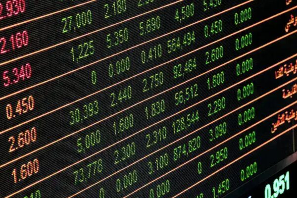 Indian Markets Consolidate as Investors Await RBI Policy Decision