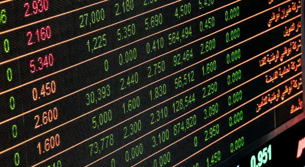 Indian Markets Face Second Weekly Decline as RBI Adjusts Economic Forecasts