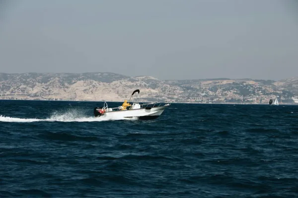 Navigating Rising Costs: How Fuel Prices Are Reshaping Summer Boating Trends