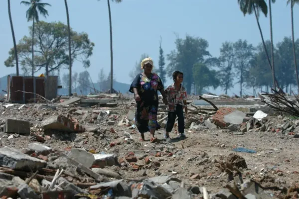 Southern Philippines Hit by Major Earthquake and Tsunami Warning