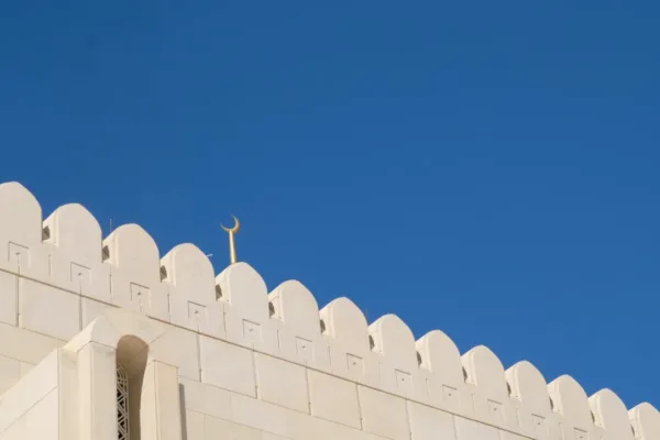 U.S. Presses Neutral Oman to Pick a Side and Cut Ties With Iran