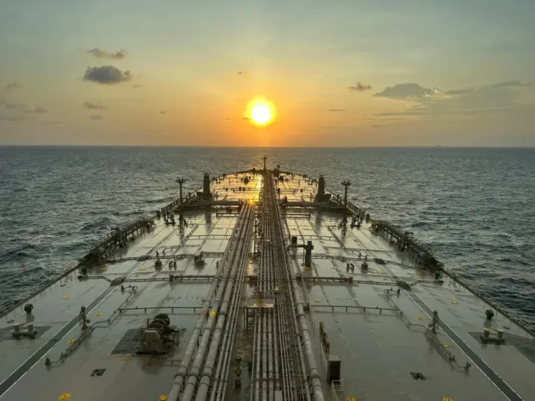 U.S. Signals Move to End Russian Oil Sanction Waivers, Pressuring India’s Energy Strategy