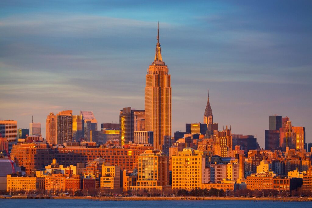Daring Stunt at Empire State Building Leads to Arrest of Two Climbers