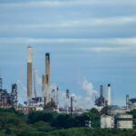Global Oil Prices Drop as U.S. and Iran Maintain Operational Pause