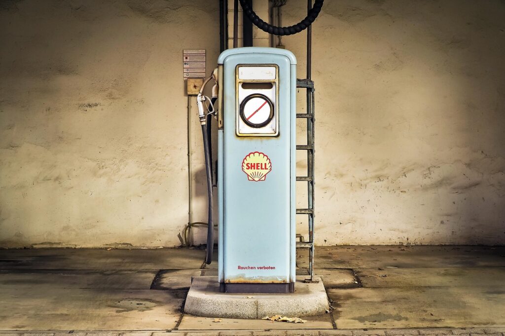 Kejriwal Challenges Automakers Over E20 Fuel Compatibility Standards