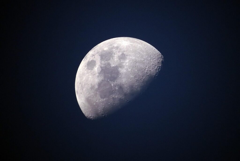 The New Lunar Frontier: NASA and China Race for 2030 Moon Landing