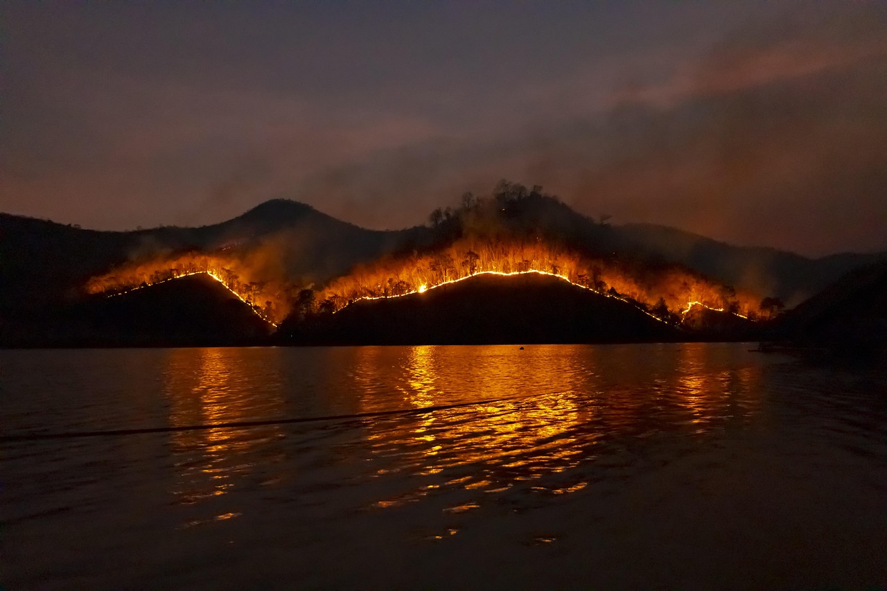 Trump Threatens Canada with Tariffs Over Cross-Border Wildfire Smoke