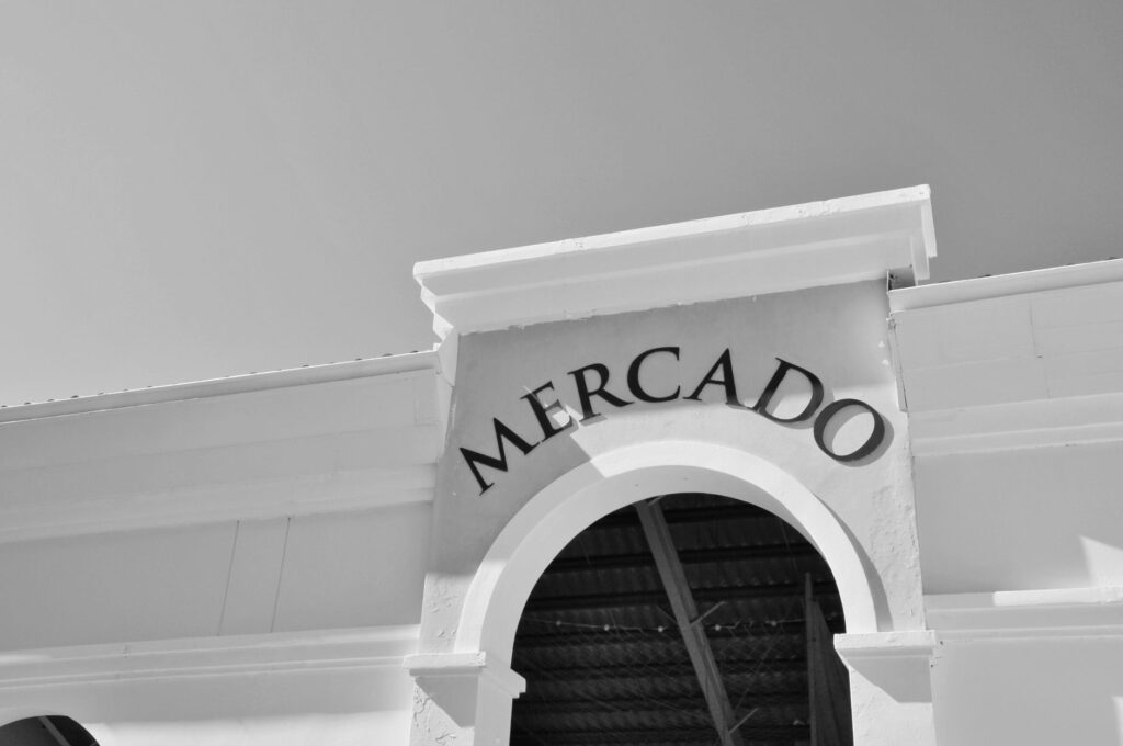 A black and white image of a mercado entrance with arch detail in the Dominican Republic.